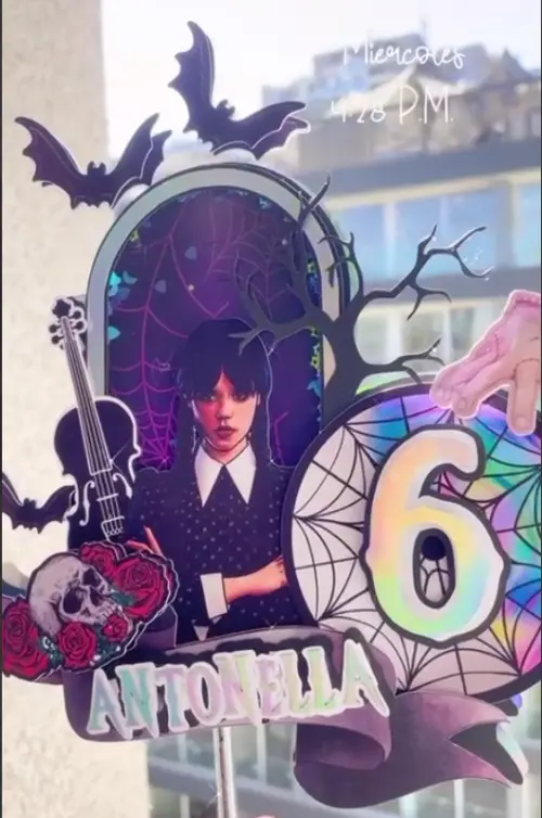 Topo de bolo Wandinha