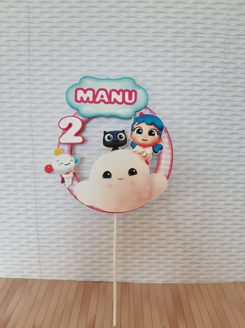 Topo de bolo Vera e o Reino do Arco Íris