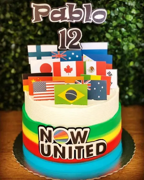 Topo de Bolo Now United