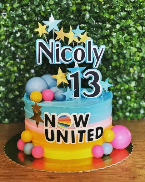 Topo de Bolo Now United