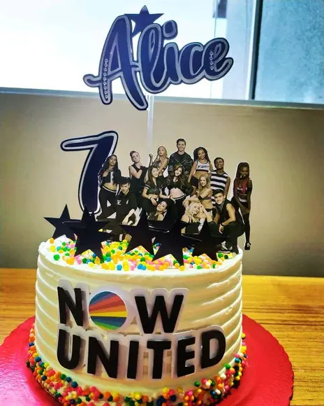Topo de Bolo Now United