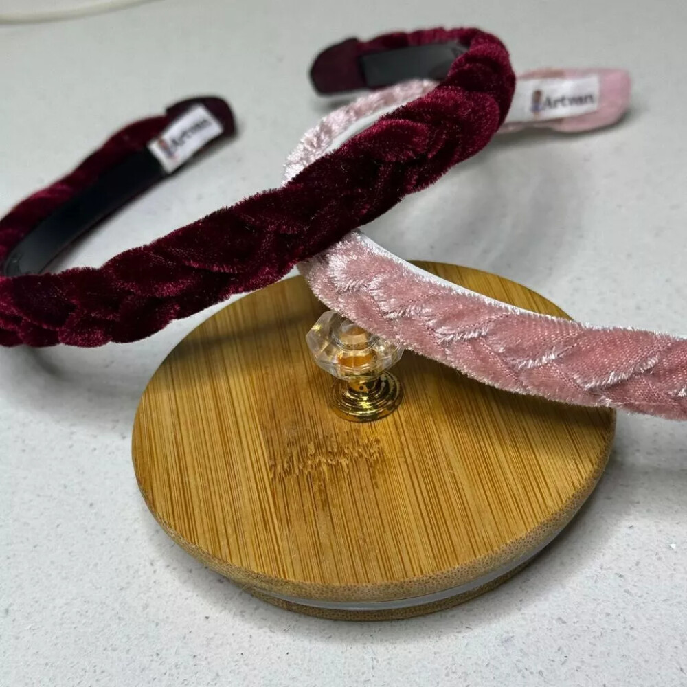 Tiara de Dentinhos com Trança de Veludo - Acessório de Cabelo