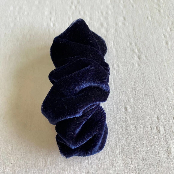 Presilha Scrunchie de Veludo - Acessório de Cabelo