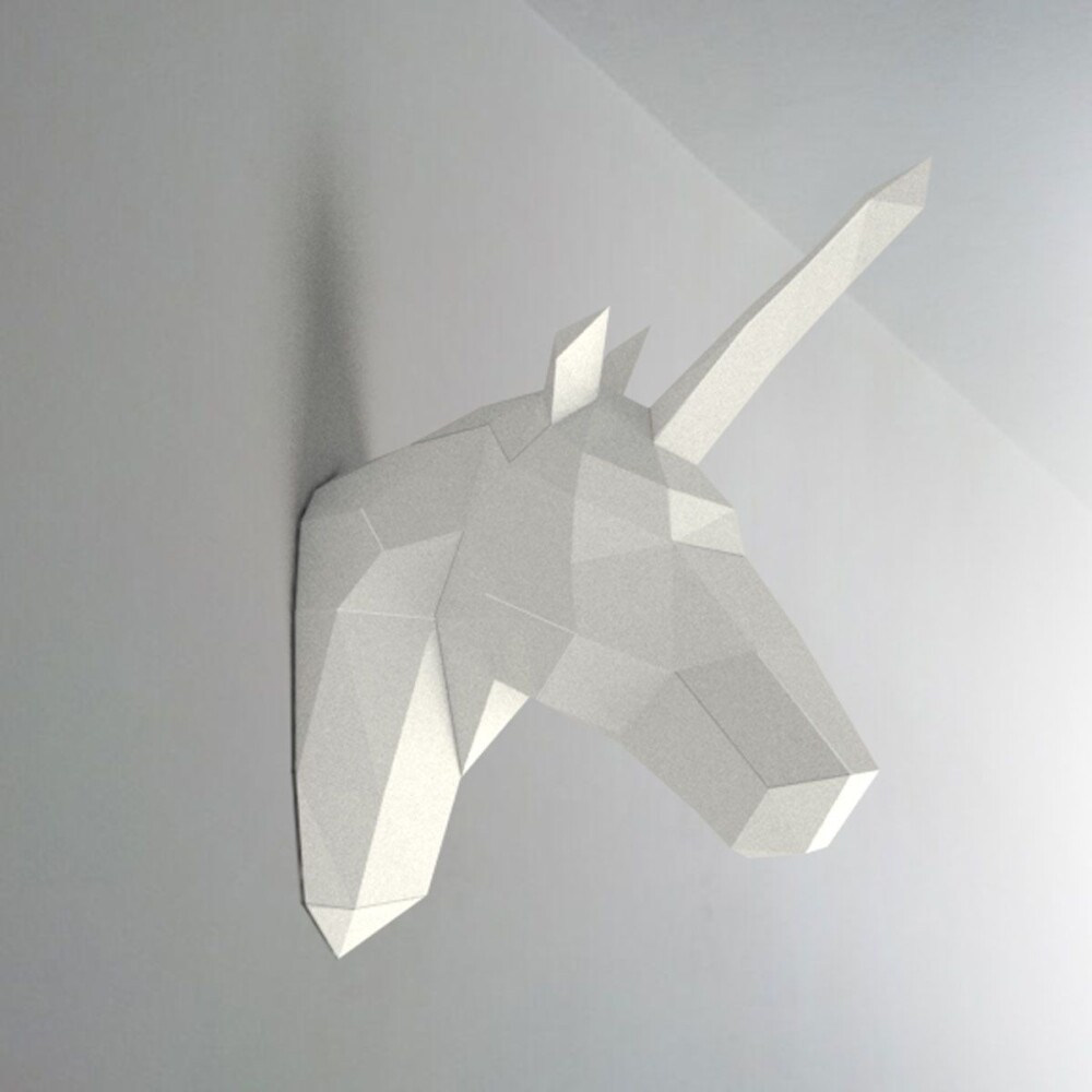 Unicórnio branco com chifre branco – Escultura 3D de Papel par