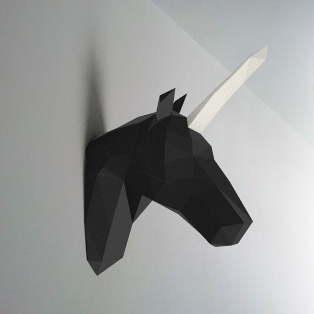 Unicórnio preto com chifre branco – Escultura 3D de Papel para