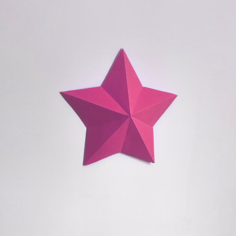 Estrela rosa – Escultura 3D de Papel para Decoração