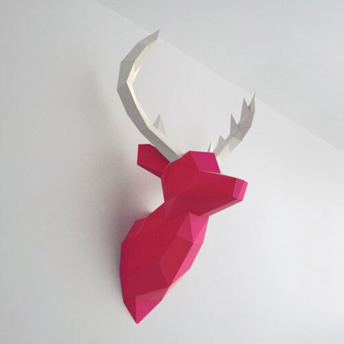 Alce rosa com chifre branco – Escultura 3D de Papel para Decoração