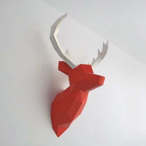 Alce vermelho com chifre branco – Escultura 3D de Papel para Decoração