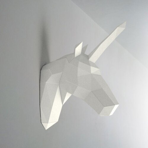 Unicórnio branco com chifre branco – Escultura 3D de Papel para Decoração