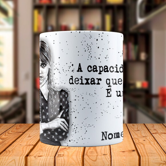 Caneca Mágica Personalizada Série Wandinha com Nome