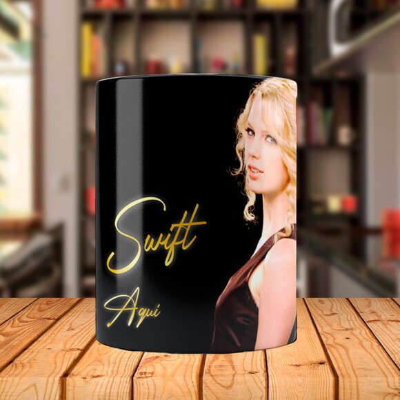 Caneca Personalizada Cantora Taylor Swift com Nome
