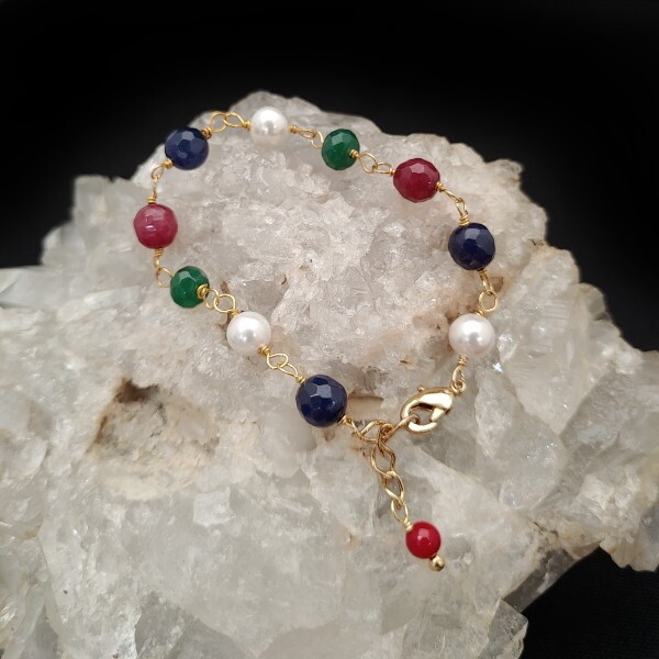 Pulseira infantil folheada a ouro com pedras