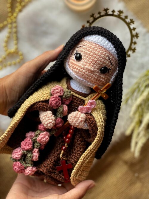 Santa Teresinha Amigurumi