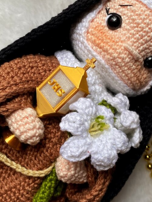 Santa Clara Amigurumi