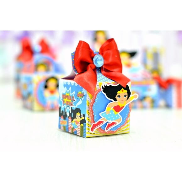 Kit 30 Lembrancinhas Mulher Maravilha