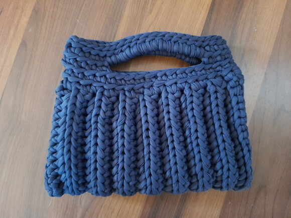 Bolsa de Mão em Fio de Malha