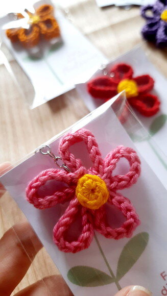 Tag Chaveiro Flor Crochê Dia da Mulher