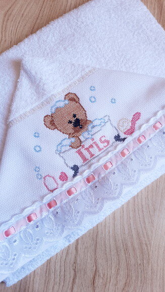 Toalha de Capuz Bordada Ponto Cruz para Menina