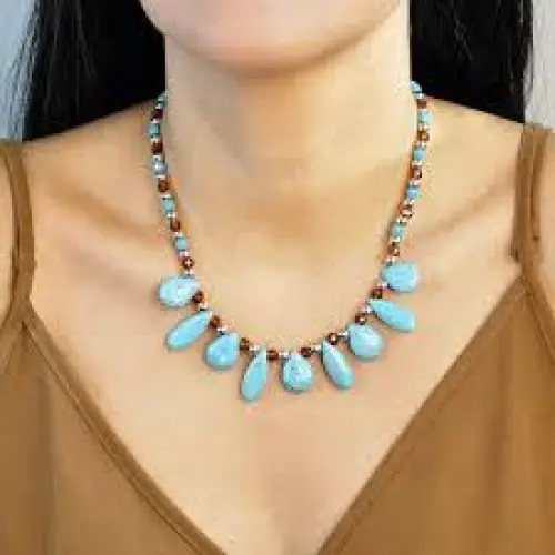 Pulseiras e colares