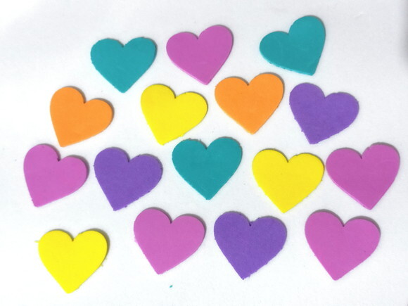 100 Apliques de Mini Corações de Eva (2.5cm)