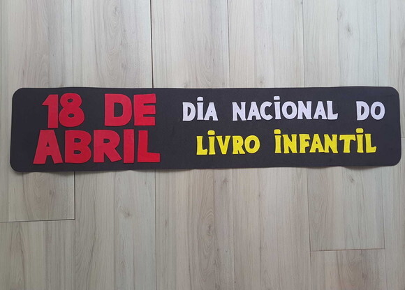 Crianças Lendo - Kit 2 Peças (tamanho 60 a 65 cm Cada)