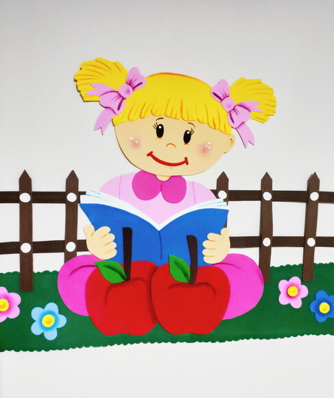 Duas Crianças Lendo Livros na Grama - (tamanho Grande)