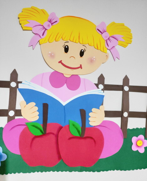Duas Crianças Lendo Livros na Grama - (tamanho Grande)