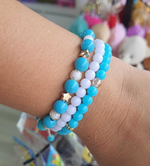 Kit 3 Pulseiras Azuis com Pingente com Tons Leves
