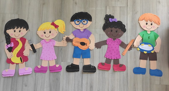 Kit 5 Crianças com Instrumentos Musicais em Eva - 45 a 55cm