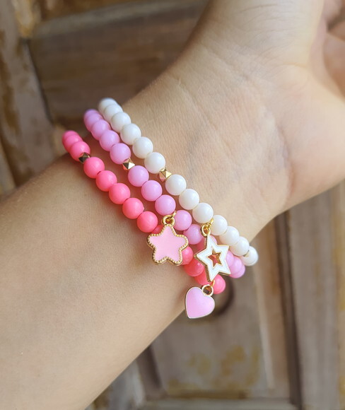 Kit de 3 Pulseiras com Pingentes Coloridos em Bijuteria