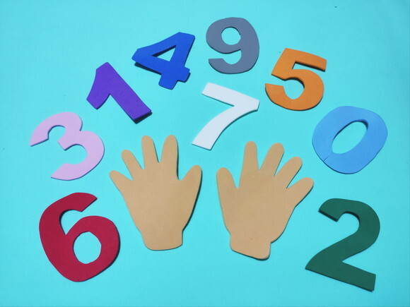 Kit Matemática com Números de 0 à 10 e 2 Mãos em Eva