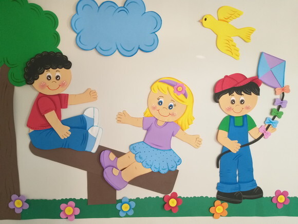 Painel/ Mural com 6 Crianças Brincando em Eva - Grande