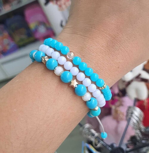 Kit 3 Pulseiras Azuis com Pingente com Tons Leves