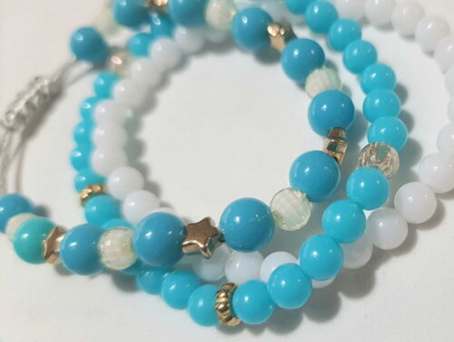 Kit 3 Pulseiras Azuis com Pingente com Tons Leves