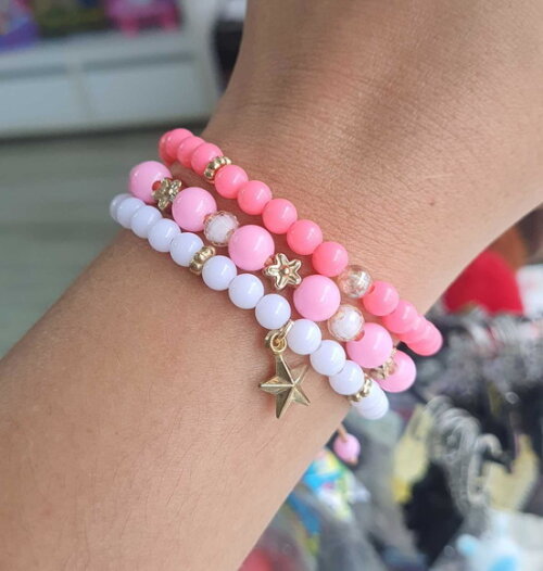 Kit 3 Pulseiras Doçura com Pingente com Tons Rosa Leves