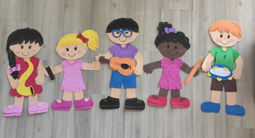 Kit 5 Crianças com Instrumentos Musicais em Eva - 45 a 55cm