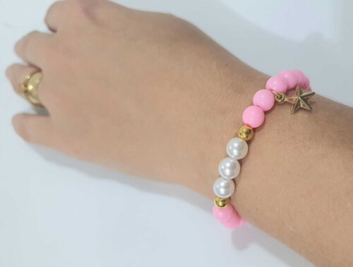 Pulseiras Coloridas Cores com Tons Rosas e Pingente