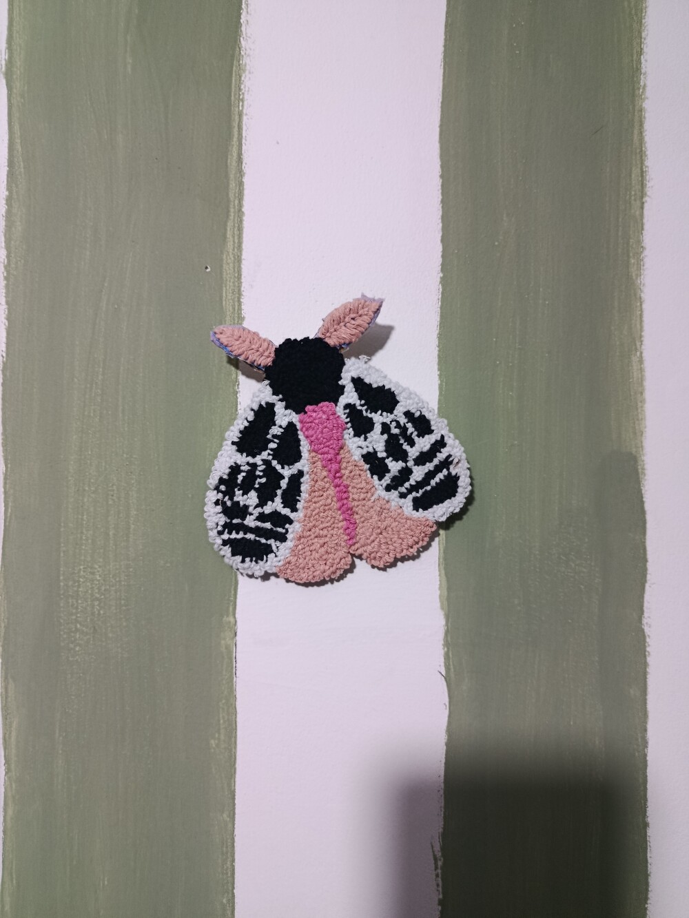Inseto decorativo em punch needle