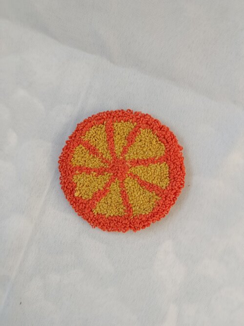 Porta copo Laranja em punch needle