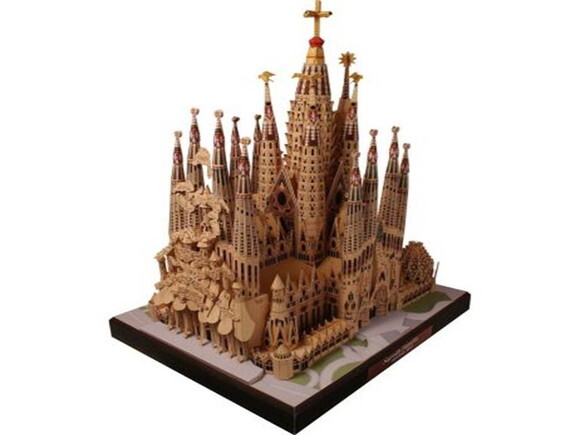 Igreja da Sagrada Família, Espanha / Maquete 3D papercraft.