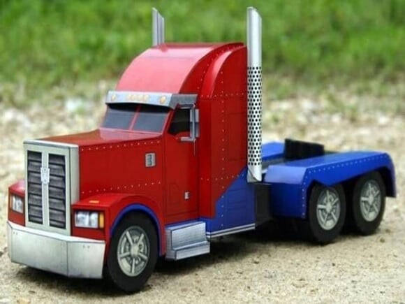 Arquivo de Corte : Caminhão Optimus Prime Papercraft 3d.