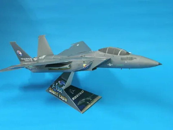 Arquivo de Corte 3d : Aeronave Silent Eagle em papel.