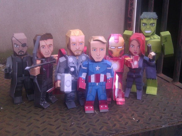 Arquivo em PDF : Os Vingadores da Marvel em papel.