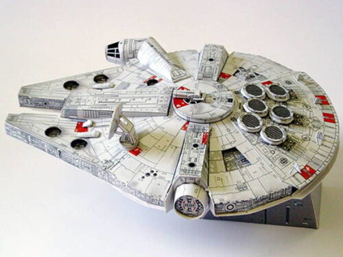 Arquivo de Corte : Nave Stars Wars Millennium Falcon em PDF.