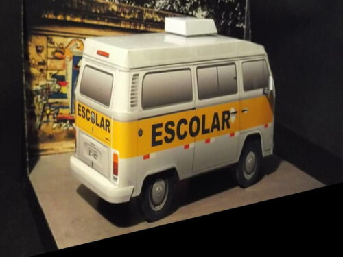 Miniatura de papel de uma Kombi Escolar/ Papercraft.
