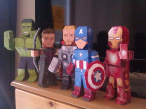 Arquivo em PDF : Os Vingadores da Marvel em papel.