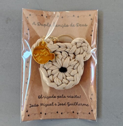 Lembrancinha de ursinho em fio de malha
