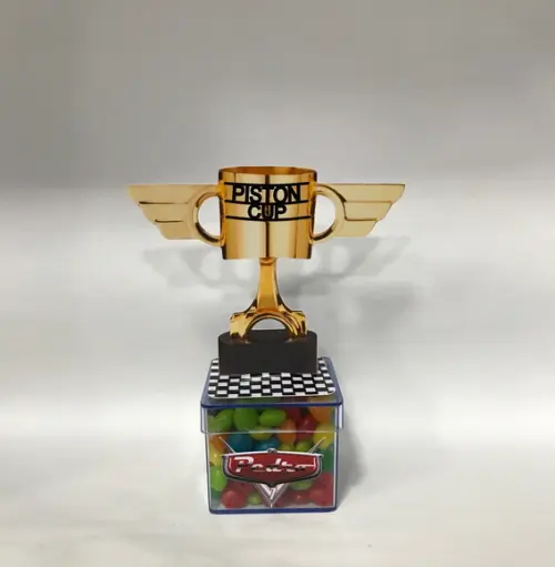 Aplique Troféu Piston Cup Carros 9cm