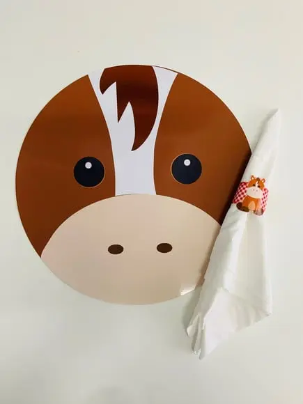 Sousplat Fazendinha com Predendor de Guardanapo