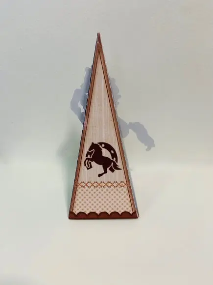 Caixa Triangular Cavalo
